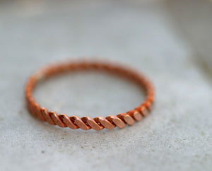 Hammered copper twisted wire ring (S0286)
