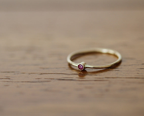 14k Yellow Gold Band Set with Ruby (S0600)